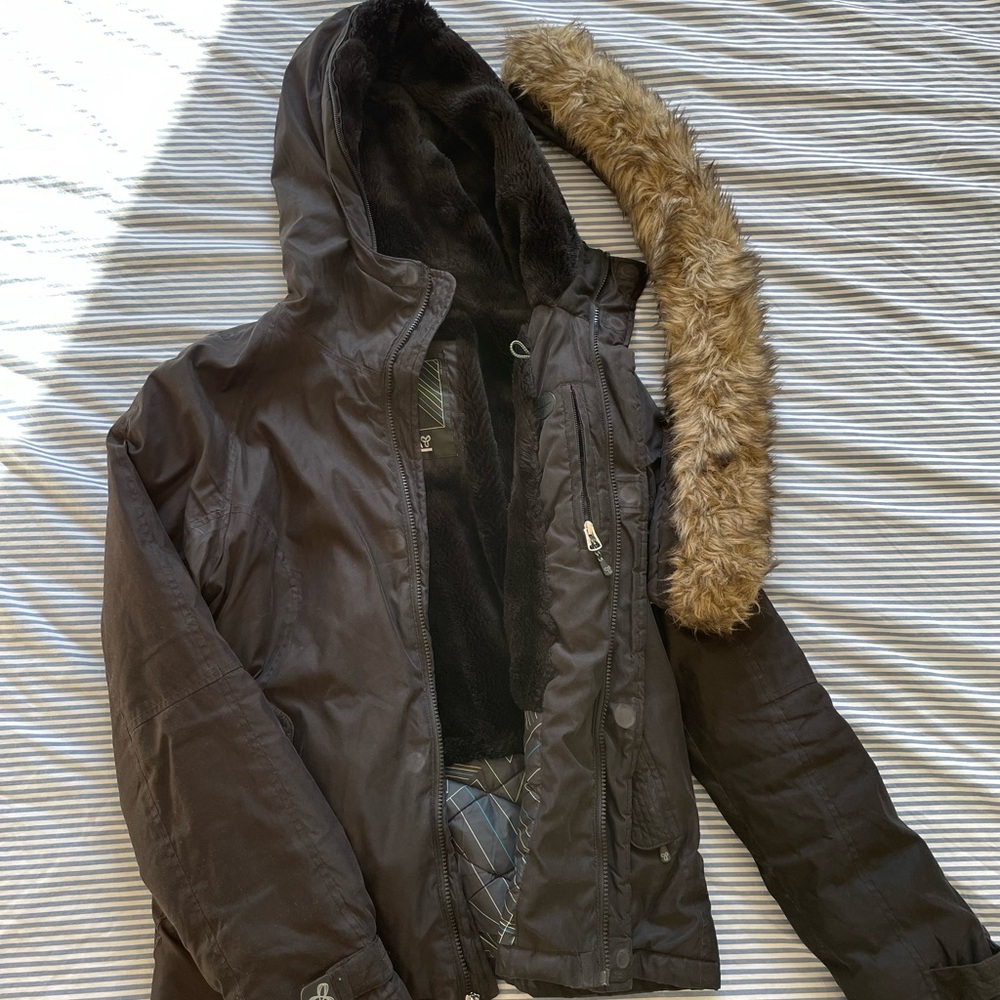 Aritzia Winter Jacket (L)